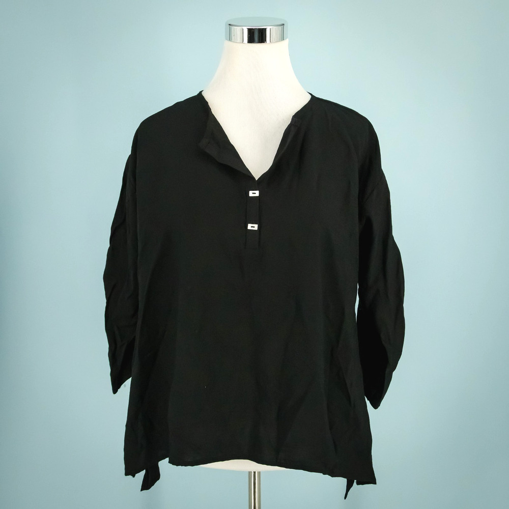 IC by Connie K Size Medium M Black Button Detail Split V Neck Boxy Arsty Top
